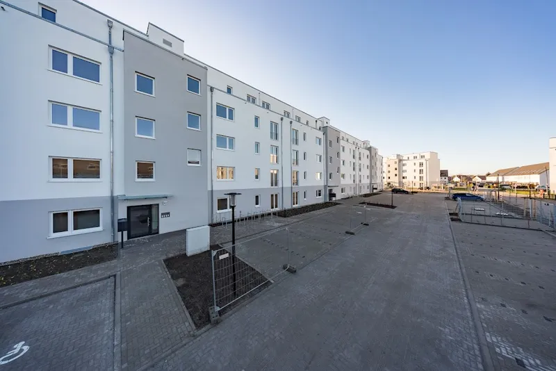 Neubauwohnung mit Terrasse im Erdgeschoss und im Zweitbezug in Falkenberg neu zu vermieten — photo 1